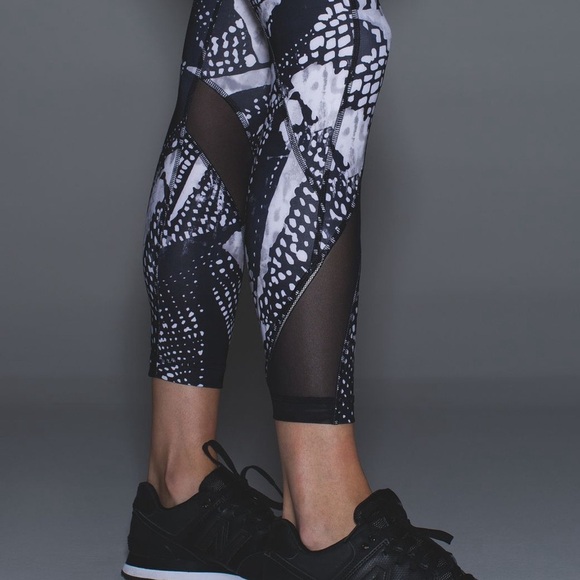 Lululemon Inspire Women’s Tight II size 4 legging Mesh Luxtreme White Black - Picture 3 of 11